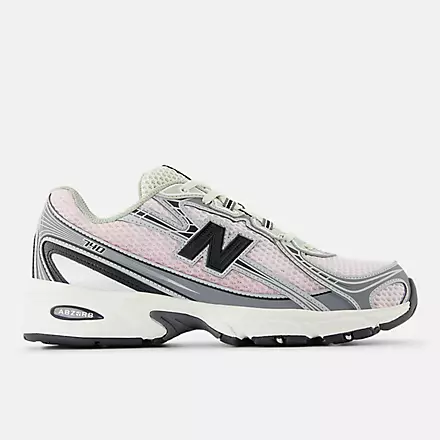 New Balance 740